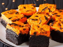 Шоколадов сладкиш брауни с тиква - подходящ десерт за Хелоуин (Halloween) - снимка на рецептата